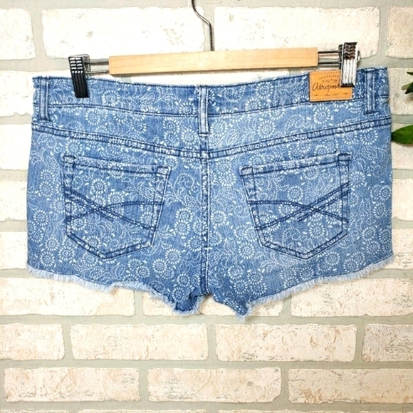 AEROPOSTALE Mid-Rise Denim Shorts Size 7/8 - Picture 2 of 7